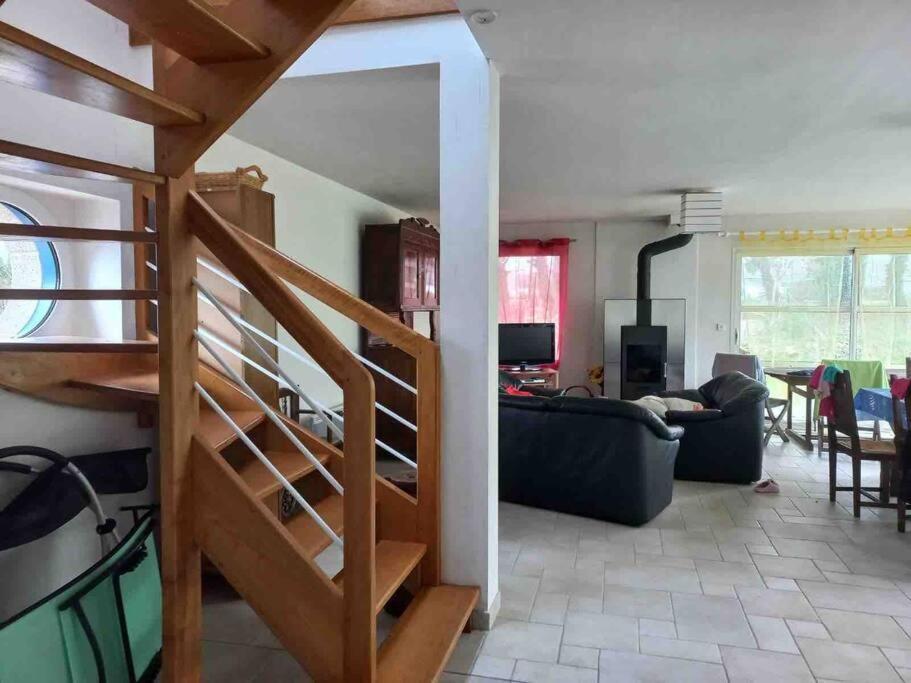 Magnifique De 4 Chambres 140 M2 A 1,5 Km De La *